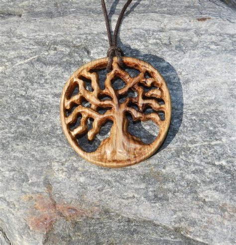 Amulet enhancing affinity with wood